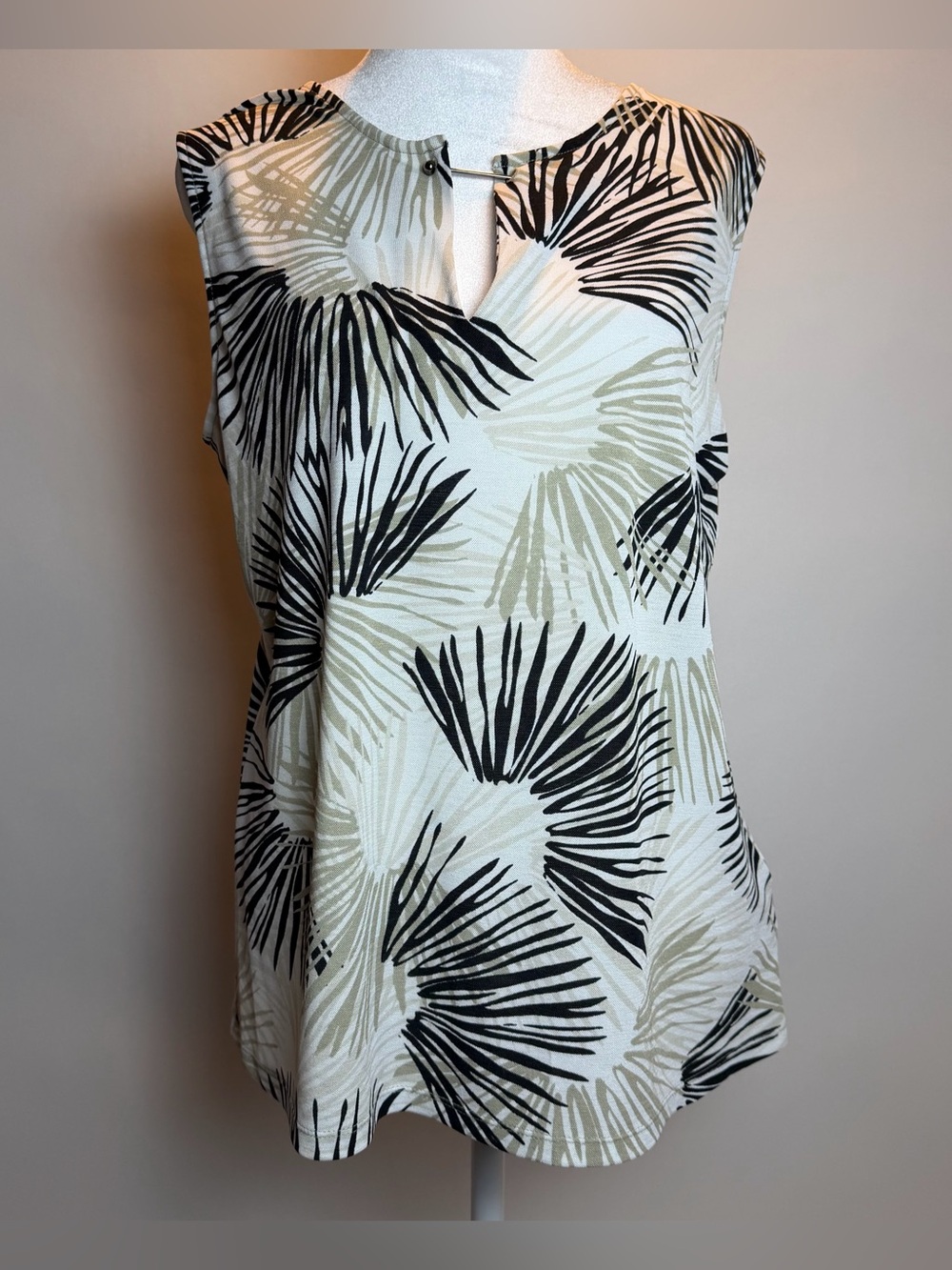 Kasper Palm-Print Sleeveless Camisole - Black & Cream